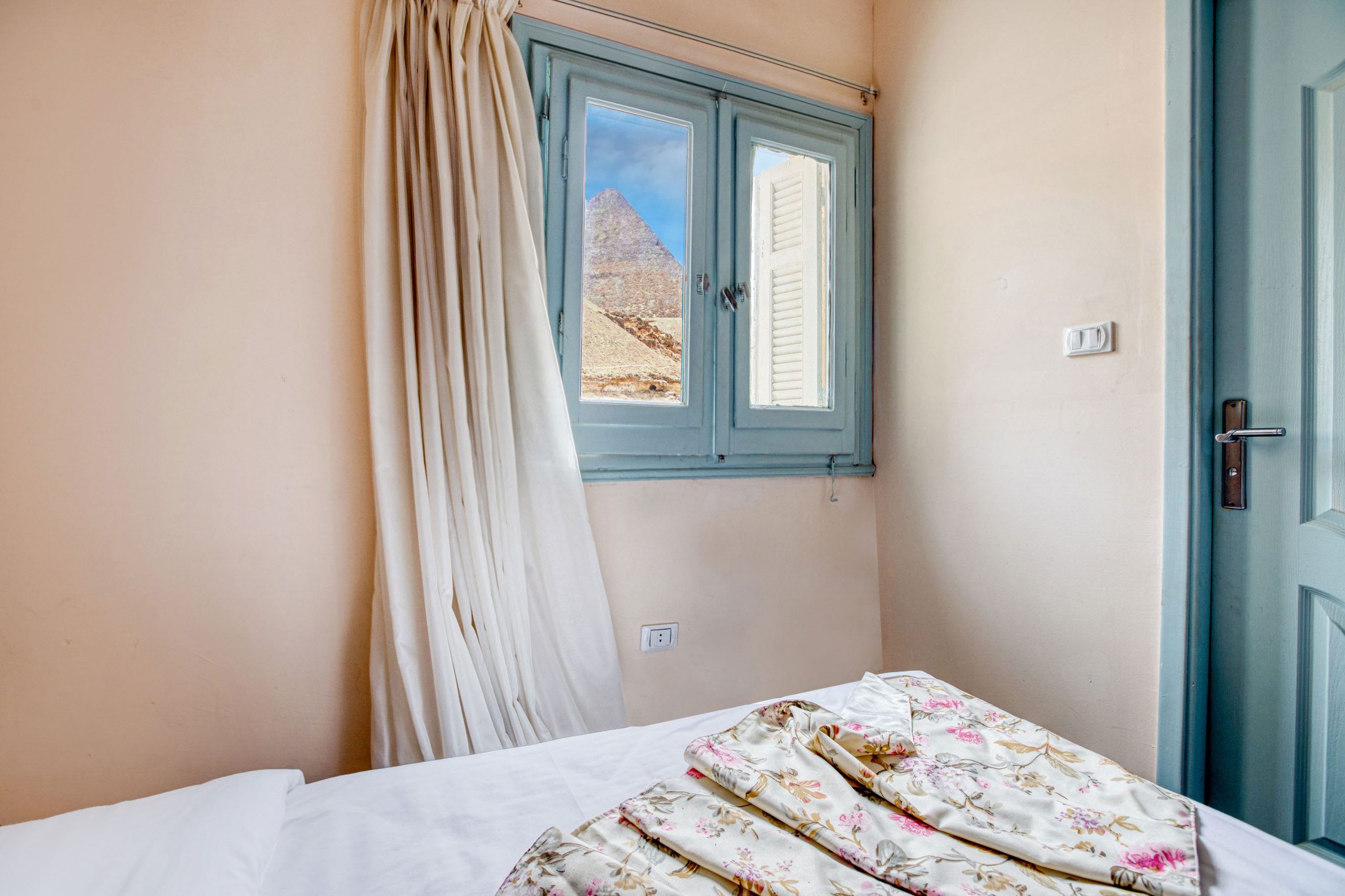 Deluxe Room - Pyramids View (Window)