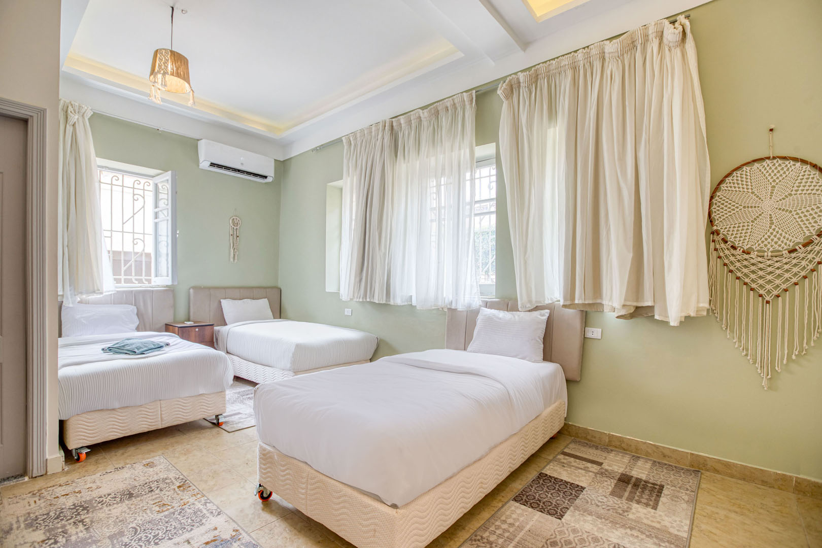 Deluxe Family Room - Pyramids View